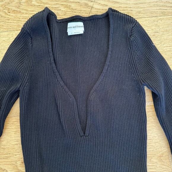 Lovers and Friends V Notch Ribbed Sweater in Black - Picture 2 of 5